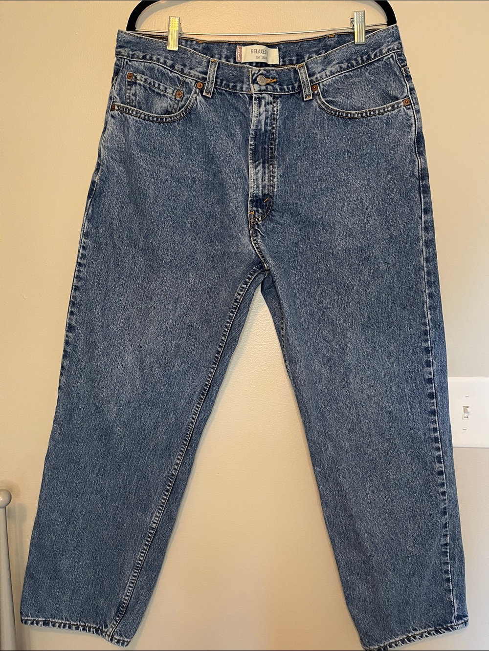 Levi's Relaxed Fit Men's 550 Denim Jeans in Medium Blue 38x30